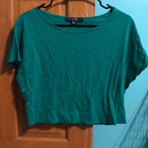 🌺 Emerald green top